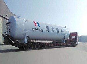 Horizontal cryogenic storage tank